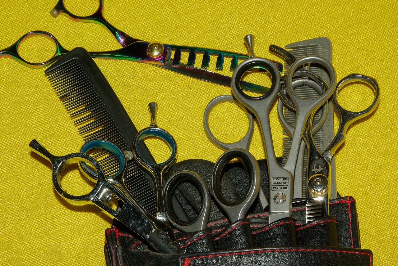 365早期理发视频，藏在剪刀声里的成长密码